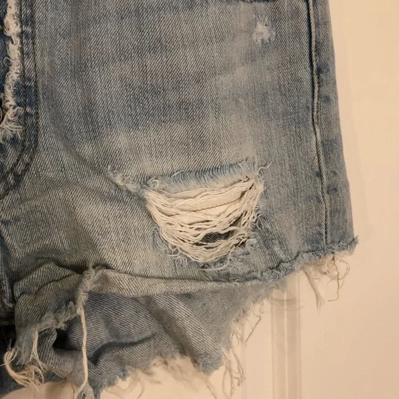 Levi’s Blue denim distressed shorts button fly Sz 28 raw hem Daisy Duke summer - Picture 6 of 9